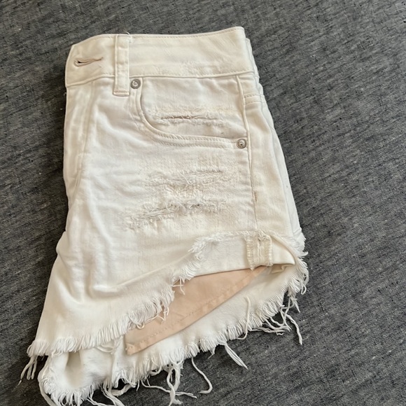 AE white distressed denim shorts - Picture 3 of 4